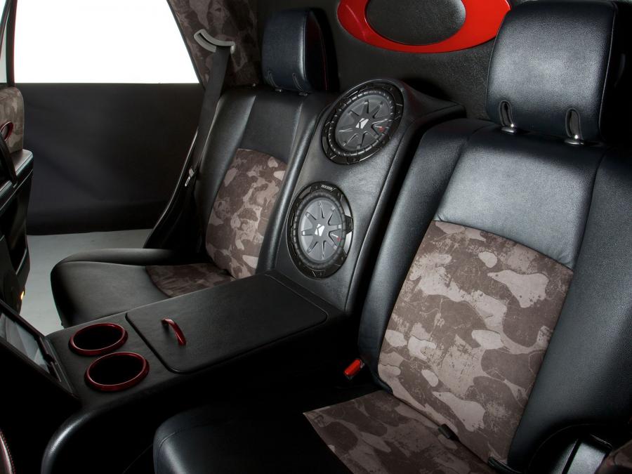 Интерьер Toyota Oakley Ultimate Dream Ski 4Runner SEMA Edition 2013 года  (фото 3 из 8)